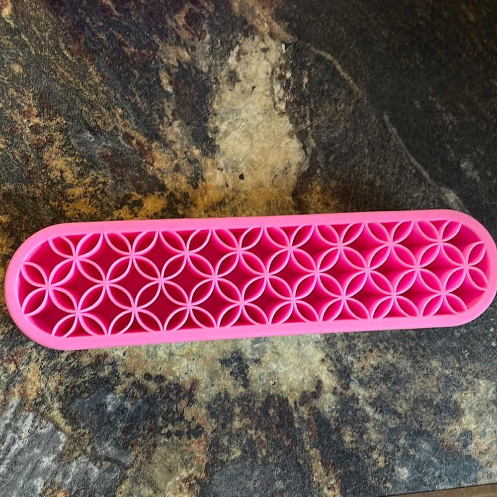makeup brush holder